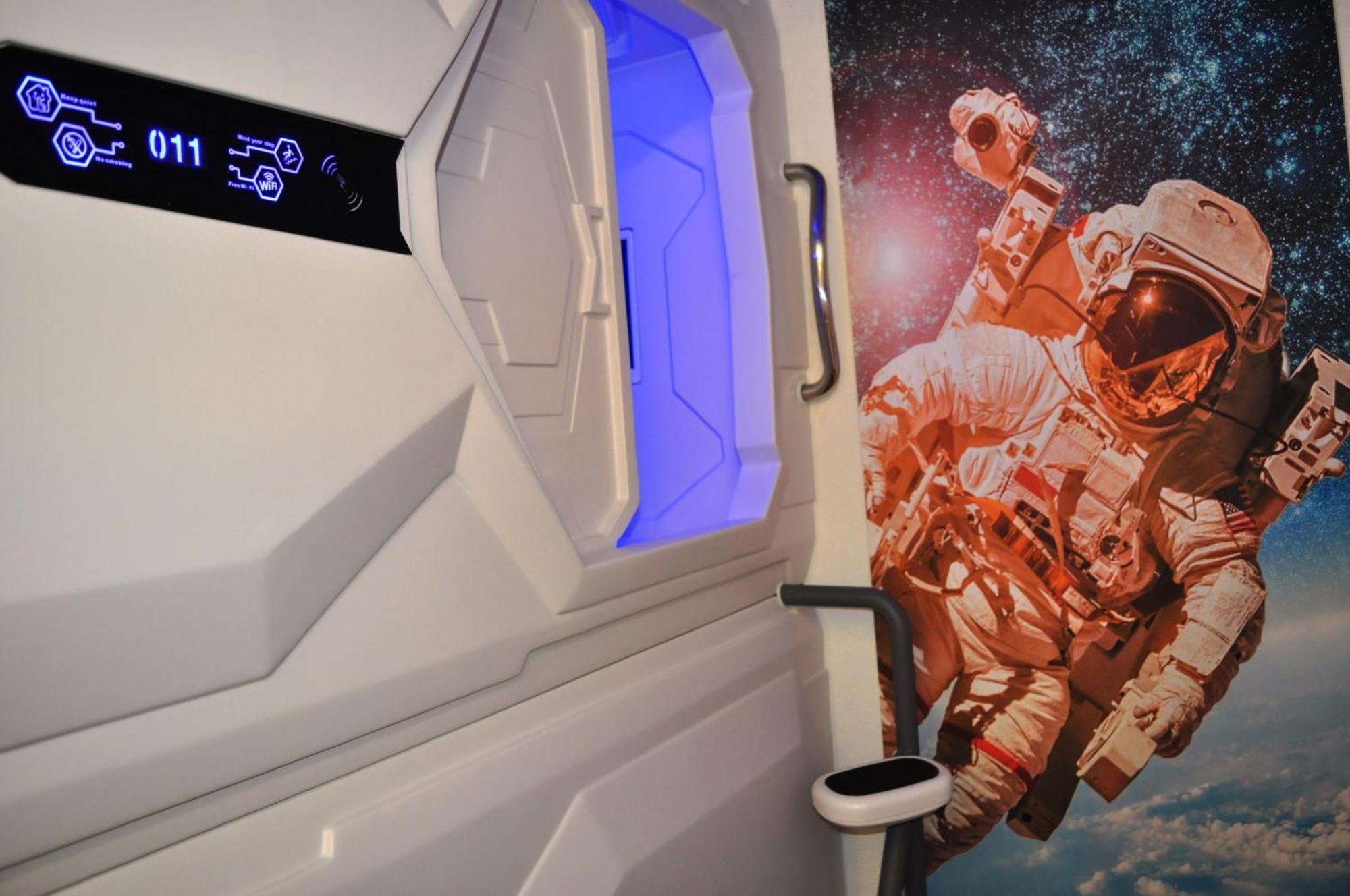 Cosmos Capsule Coworking Hotel de capsule